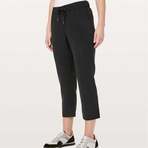 Lululemon On The Fly Crop *Woven 23"